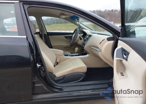 2015 Nissan Altima 2.5 из США, поврежденный, VIN 1N4AL3AP8FC177384